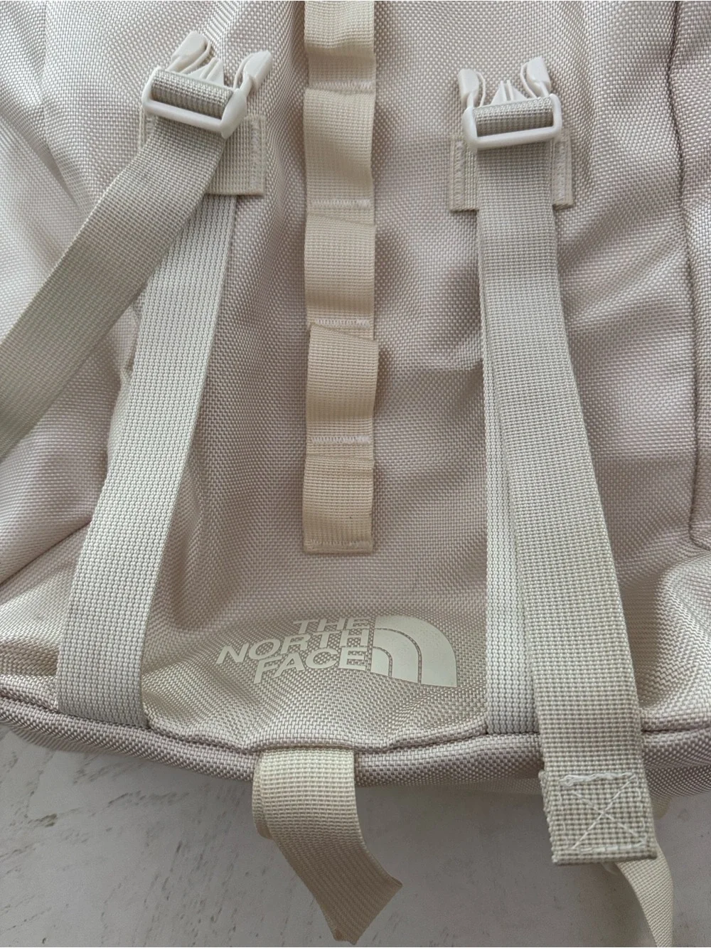 The North Face Lineage Rucksack Versatile Hiking Backpack Beige